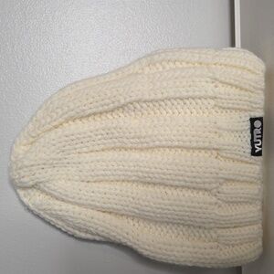 Yutro Cream Beanie